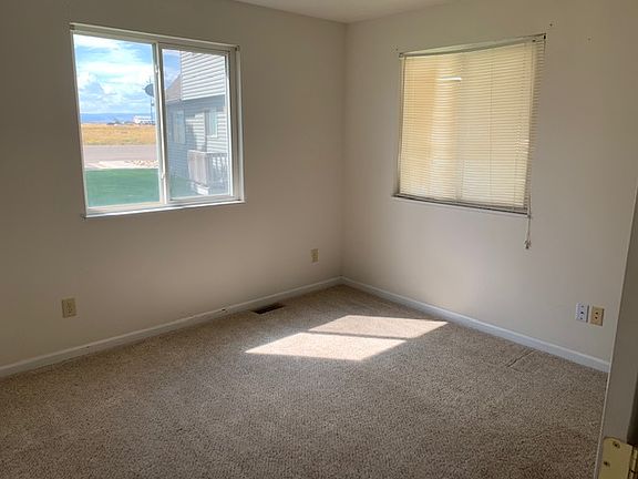 4th image of 104 Hyland Ct