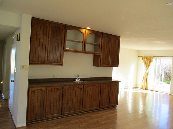 5th image of 1302 W 223rd St