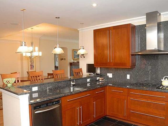 3rd image of 341 Thames St Unit 201S