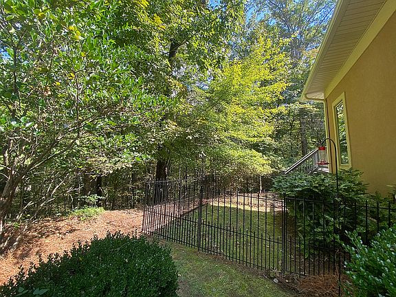 5th image of 590 Woodland Heights Dr