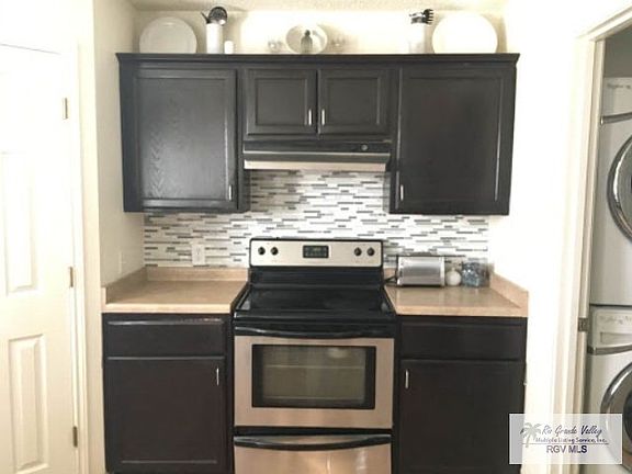 4th image of 1069 Champlain Dr