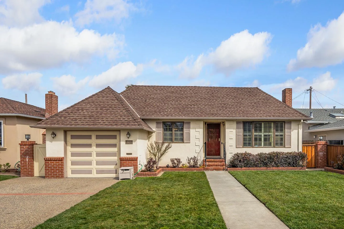 1521 Birch Ave photo 1