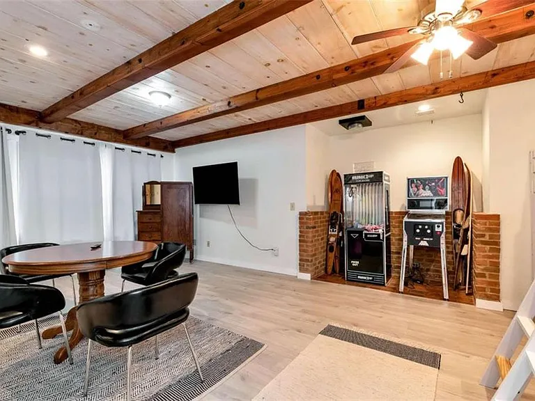 3978 Pine Shore Cir — Photo 37
