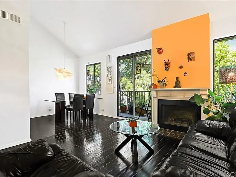 330 Cordova St #330 — Photo 5