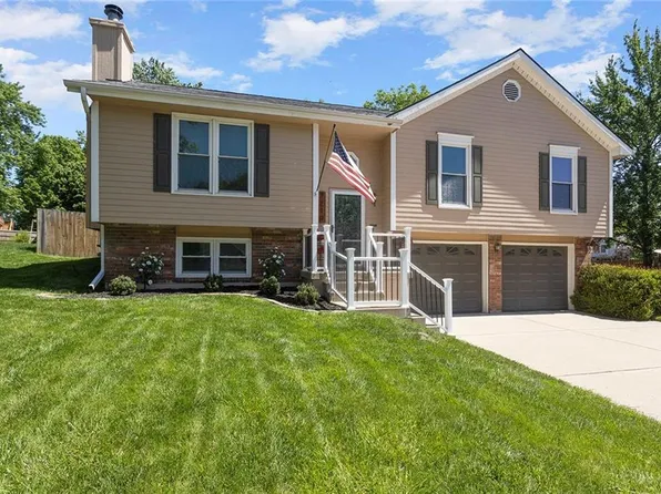 7210 NE 70th St, Kansas City, MO 64119