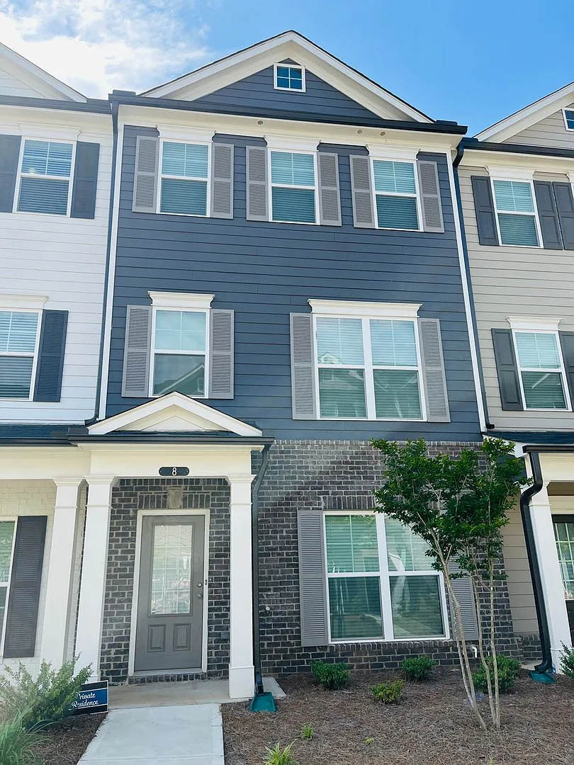 Stunning 3 Bedroom, 3.5 Bathroom Townhome Located On The Newnan Linc! Must See 500 Off First Mont... — Photo 1