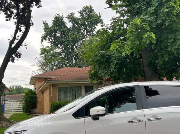 5645 N Rogers Ave, Chicago, IL 60646