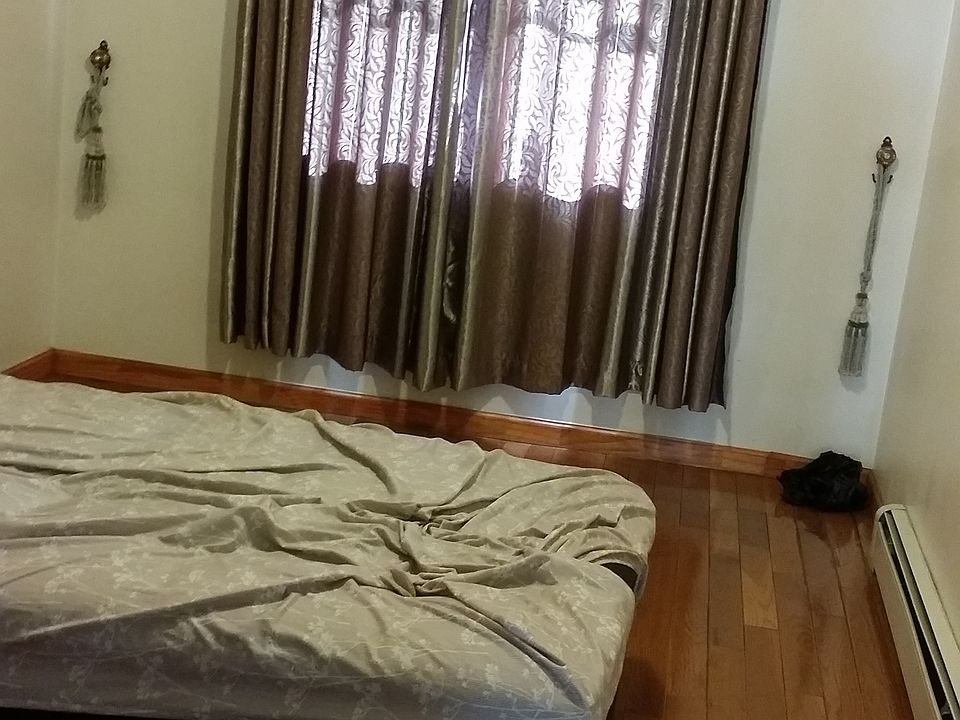 2nd image of 4070 Denman St