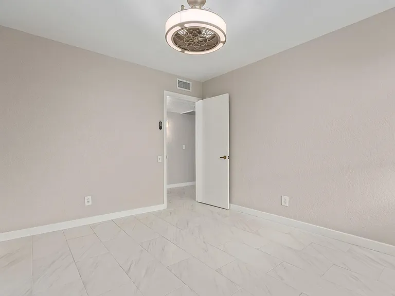 9138 E Davenport Dr — Photo 26