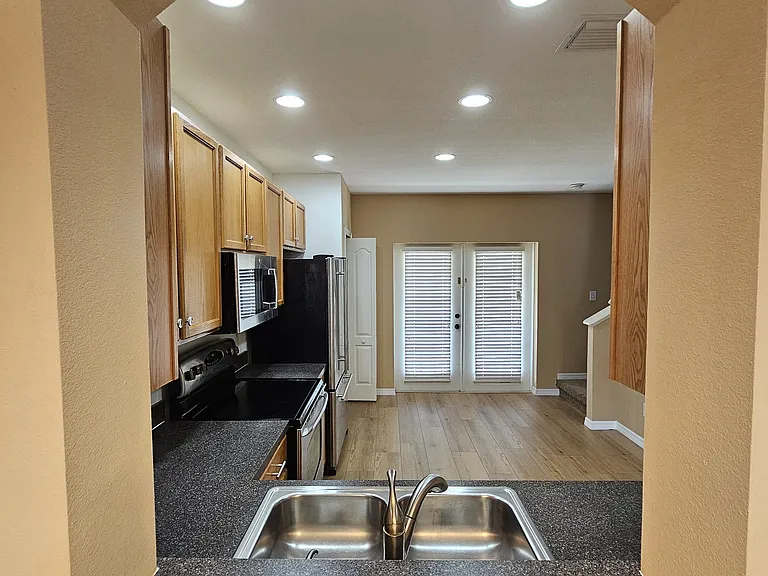 16320 Swan View Cir — Photo 4