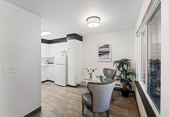 5th image of 8-3803 Bridgeport Way W