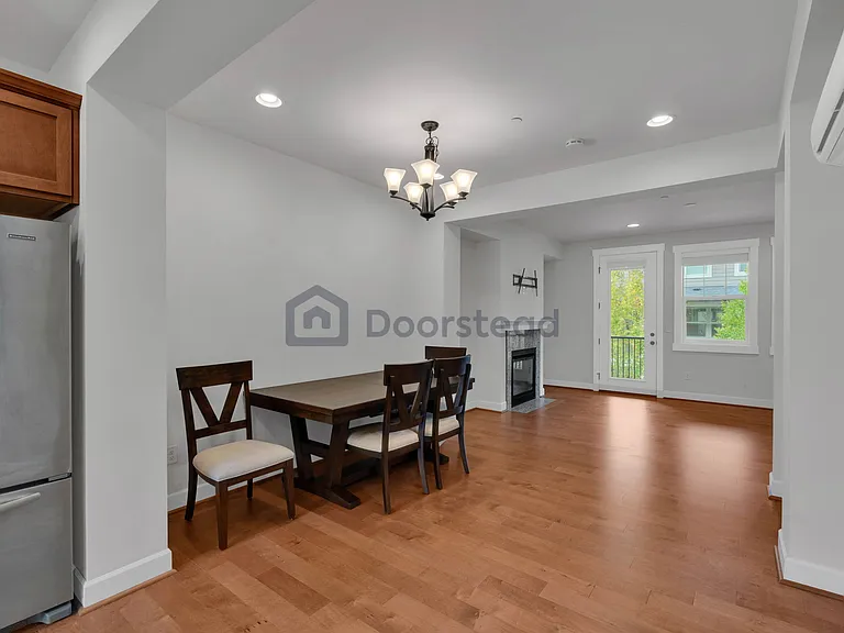 1333 Chelsea Walk NE — Photo 7