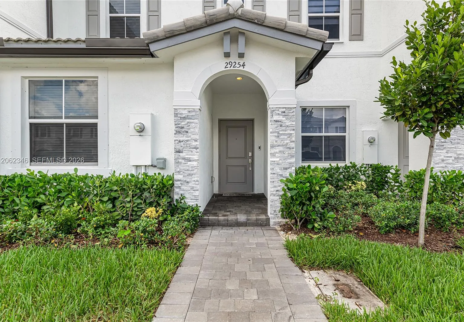 3 bed, 3.0 bath, 1328 sqft, $2,950 — Photo 3