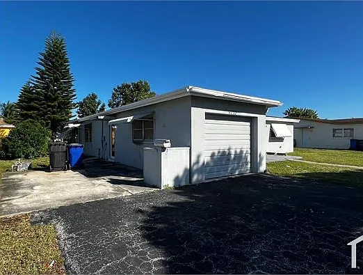 6 bed, 1843 sqft, $4,942 — Photo 3