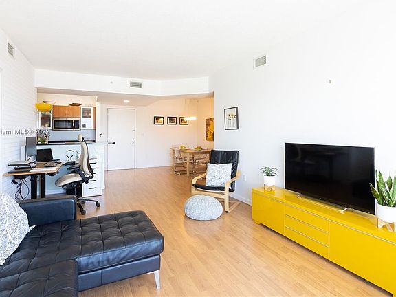 4th image of 2775 NE 187th St APT 617
