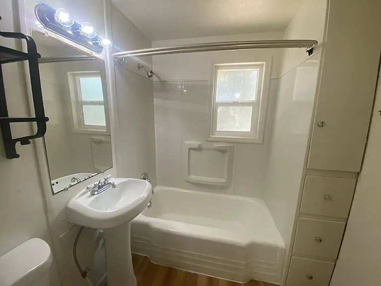 310 SE Gregory Dr — Photo 18