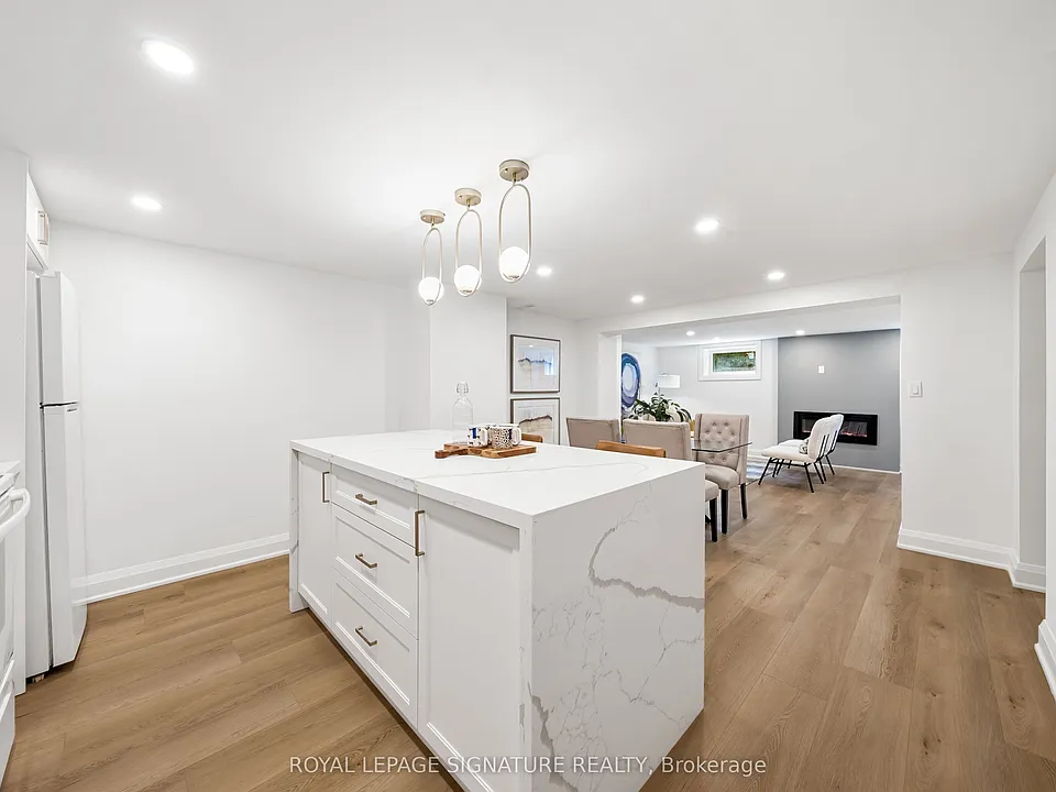 247 Kathryn Cres #LOWER