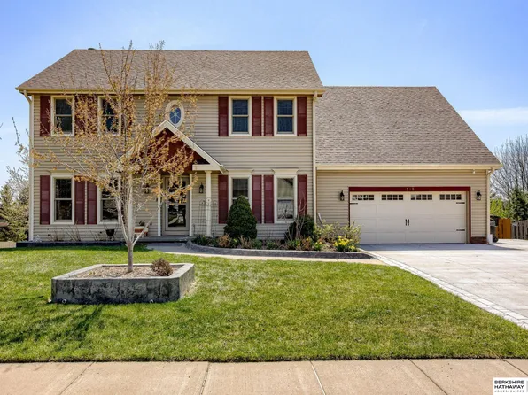315 Pheasant Run Ln, Papillion, NE 68046
