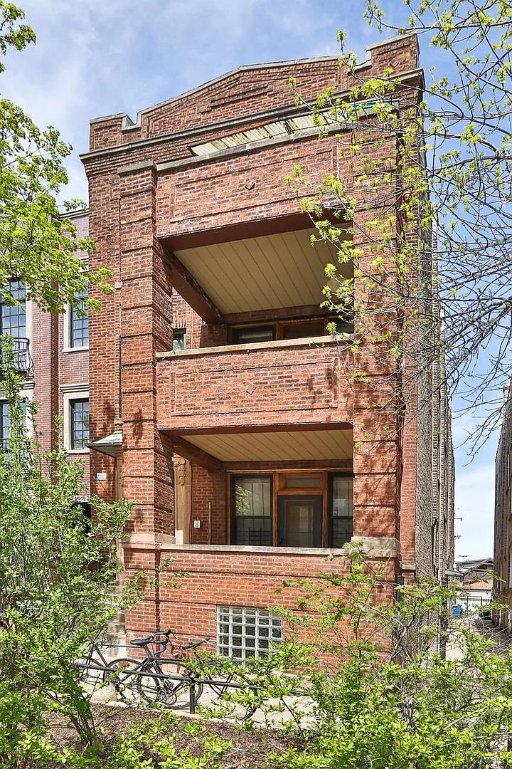 Building Photo - 2440 W Walton St #2R