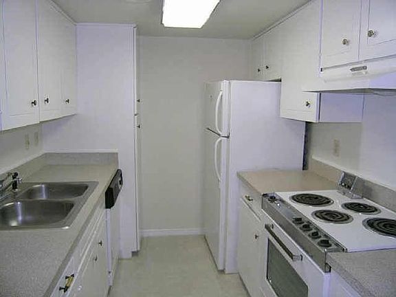 3rd image of 504 E Avenue J APT C