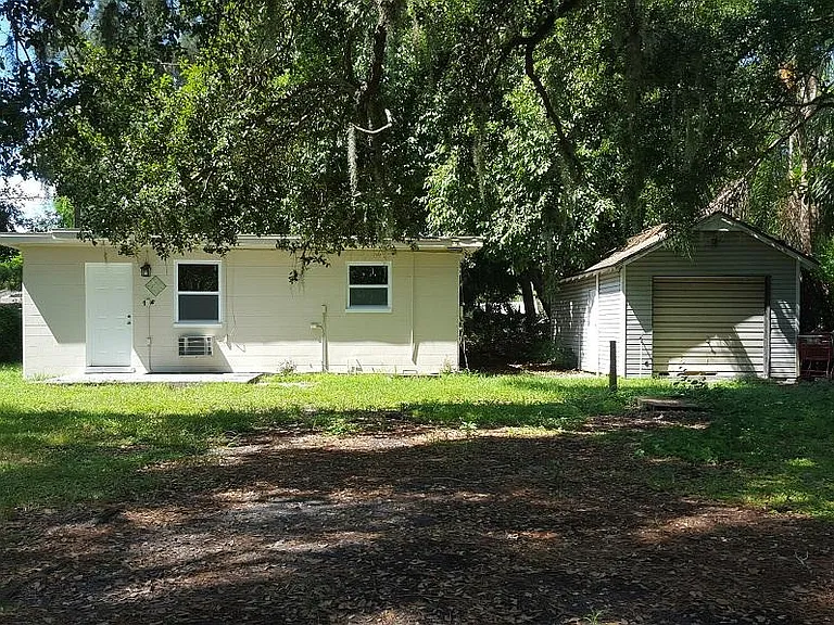 Crescent Lake Dr — Photo 1