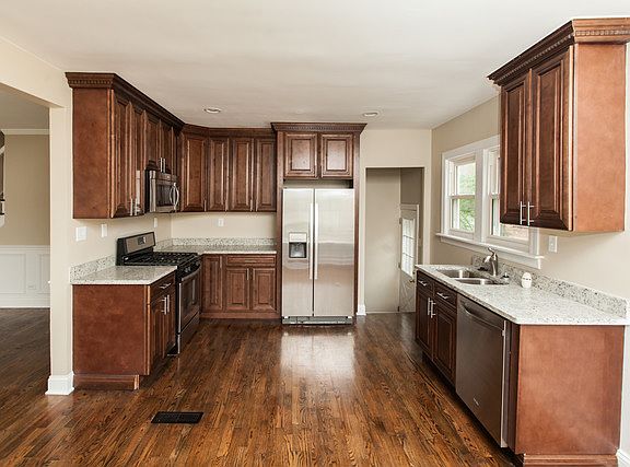 4th image of 10414 S Christiana Ave