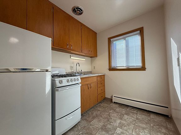 5th image of 643 Cleveland Ave S APT 11