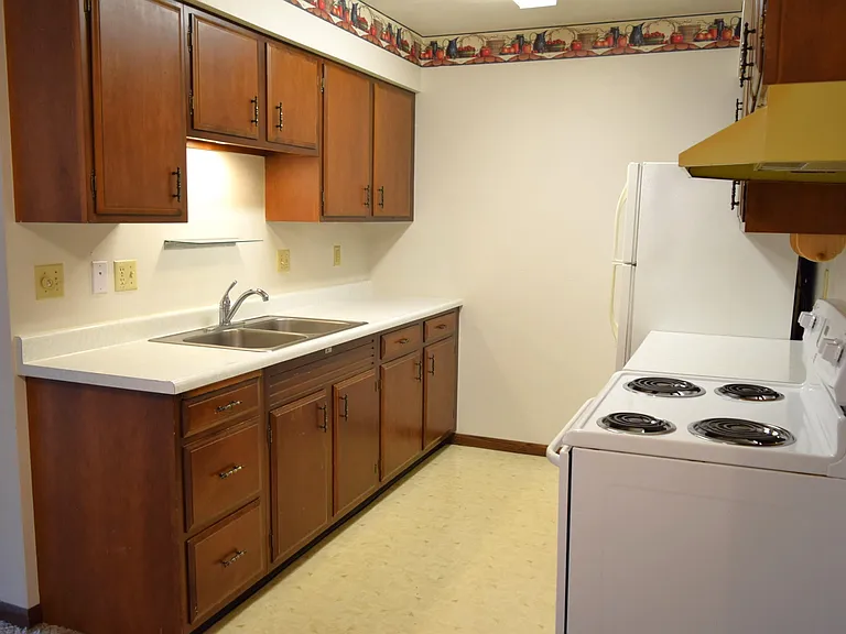 425 W Maine St — Photo 3