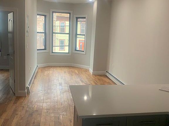 4th image of 1308 Clay Ave