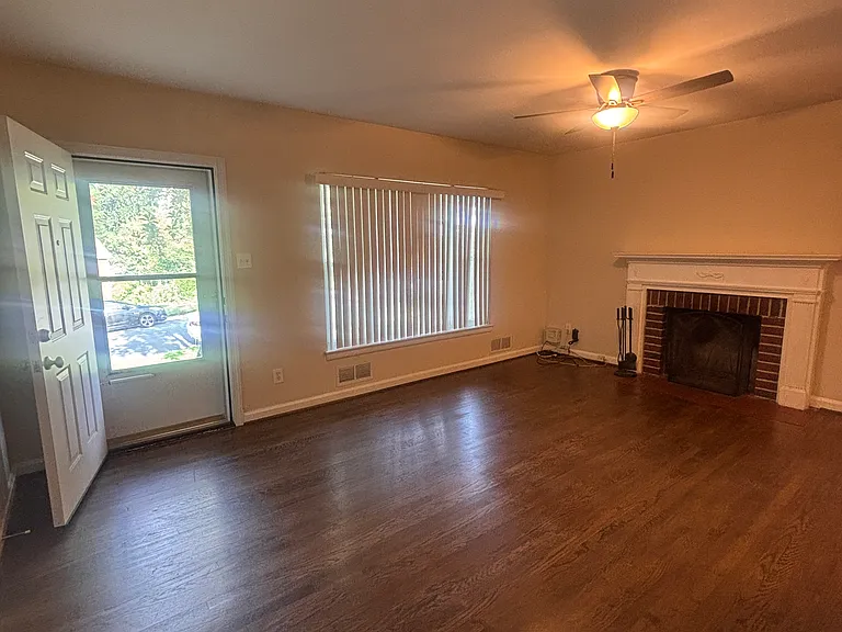 11203 Dodson Ln — Photo 9