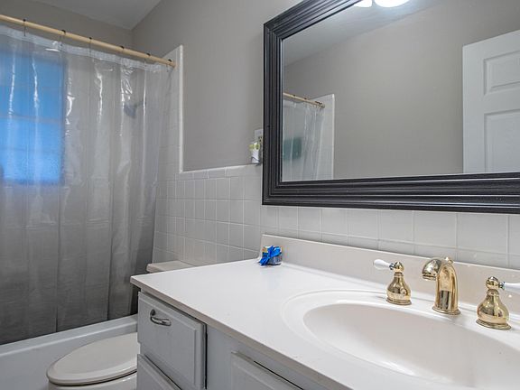 5th image of 703 N Seal Ave