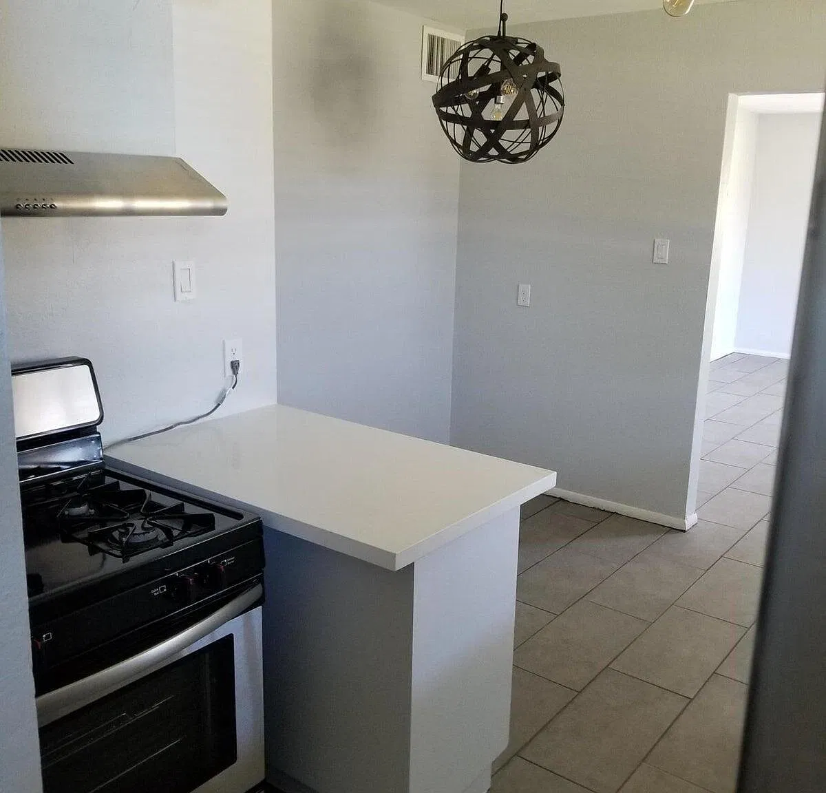2 bed, 1.0 bath, 832 sqft, $1,999 — Photo 3