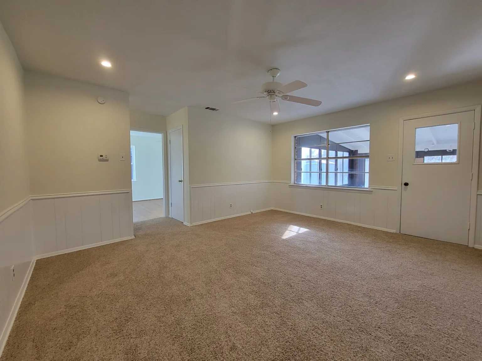 3 bed, 2.0 bath, 1859 sqft, $1,775 — Photo 2