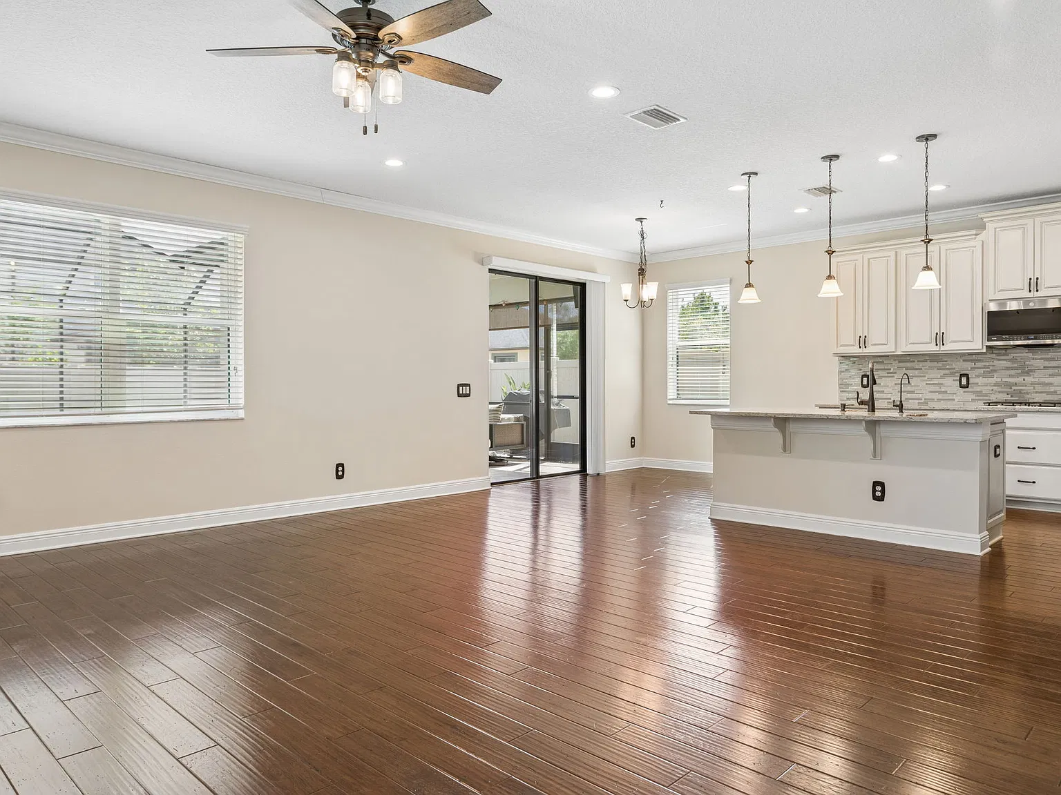 3 bed, 2.5 bath, 2585 sqft, $4,150 — Photo 4