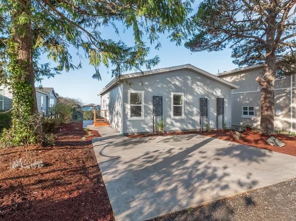 265 SE Hazelton Pl, Depoe Bay, OR 97341