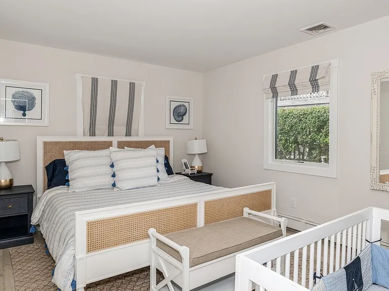 27 Reuter Pl — Photo 8
