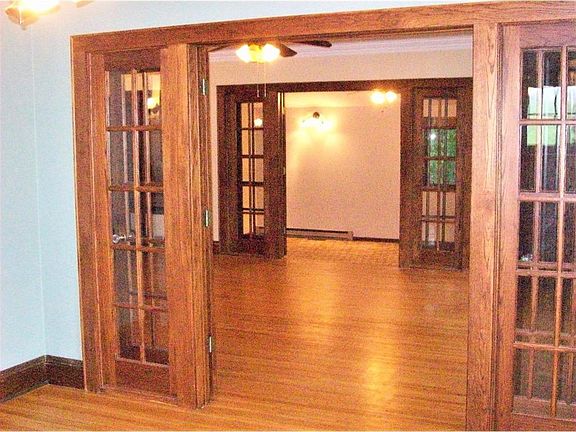 5th image of 2256 Lexington Ave N