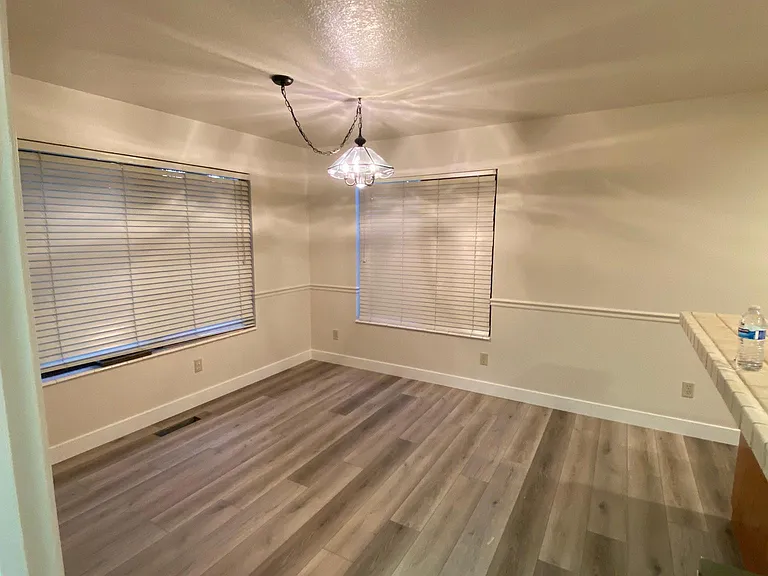 Kitchen eating area