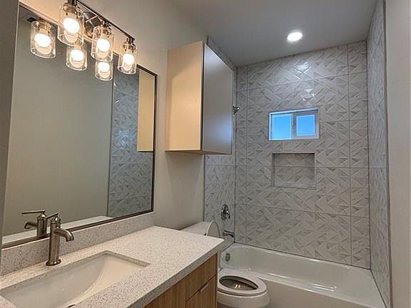 5th image of 2102 Selena St #2