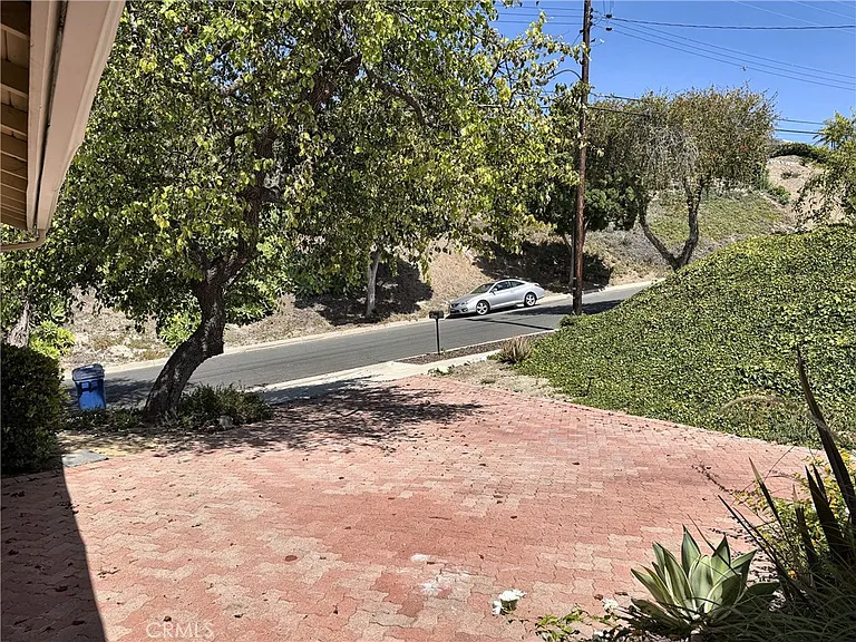 28845 Briarhurst Dr — Photo 44
