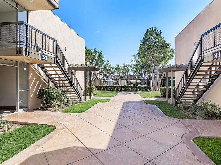 Regency Plaza Apartment Homes — Photo 16