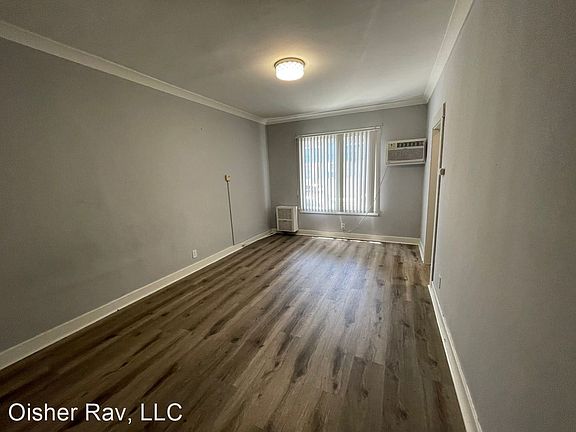 4th image of 1360 S Burlington Ave APT 103
