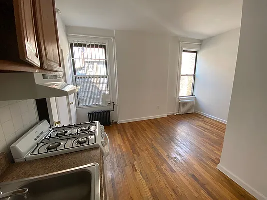 Rented by GreenVill Real Estate LLC | media 12