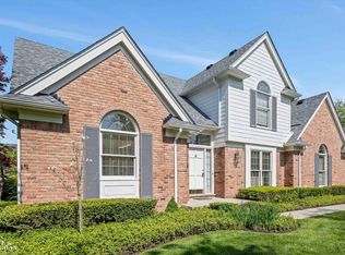 683 Morningside Ln, Grosse Pointe Woods, MI 48236