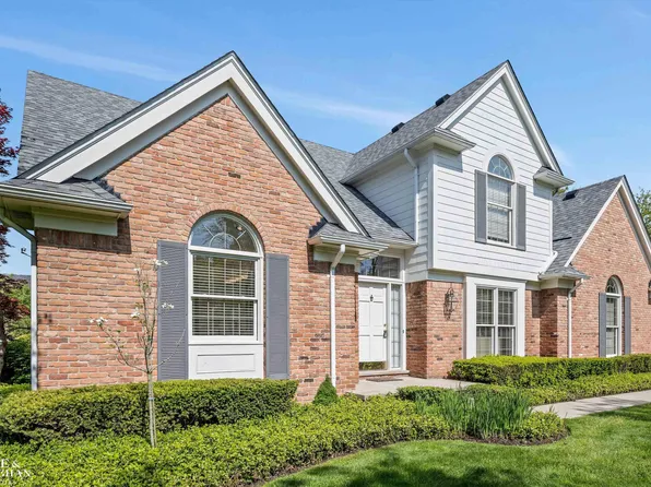 683 Morningside Ln, Grosse Pointe Woods, MI 48236