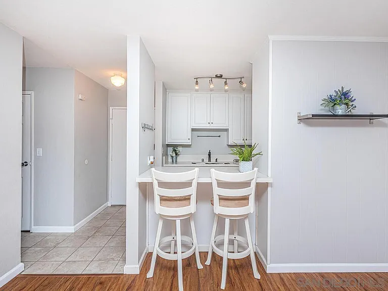 1645 Emerald St #1L — Photo 41
