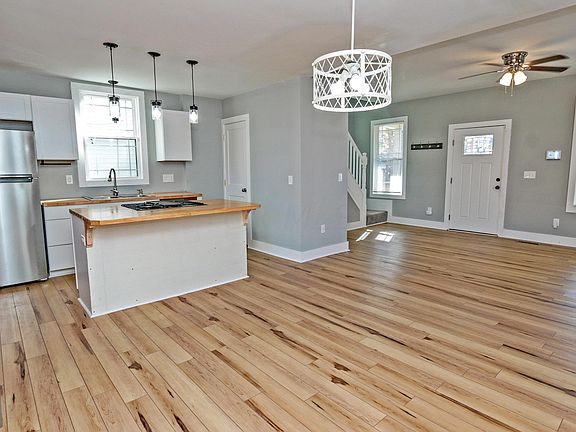 4th image of 1576 Greenway Ave