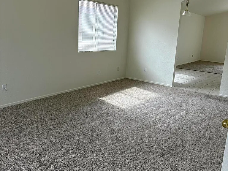 1653 E Saint Apollonia St — Photo 3