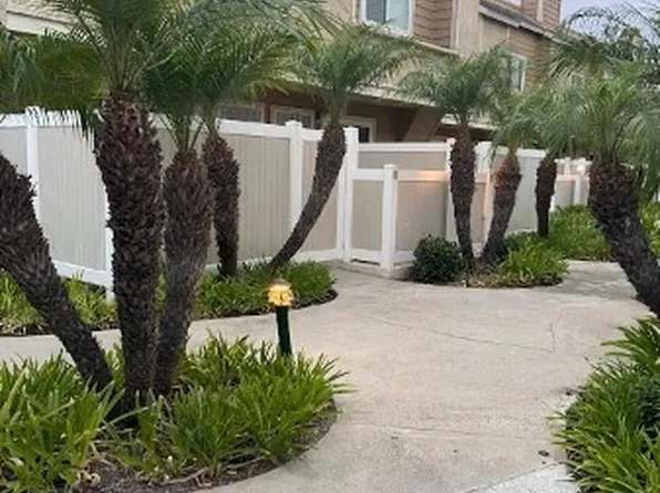 290 Victoria St #24, Costa Mesa, CA 92627
