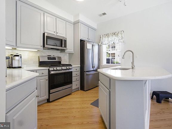 4th image of 6000 Village Way #6101